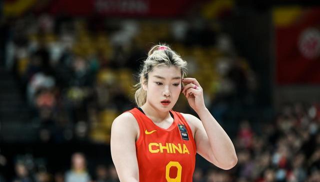 宫鲁鸣指导, 万年薪, 认为是李梦